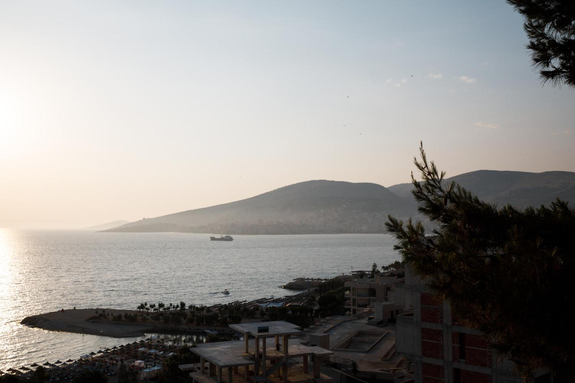 Grand Blue Aparthotel Saranda Dış mekan fotoğraf