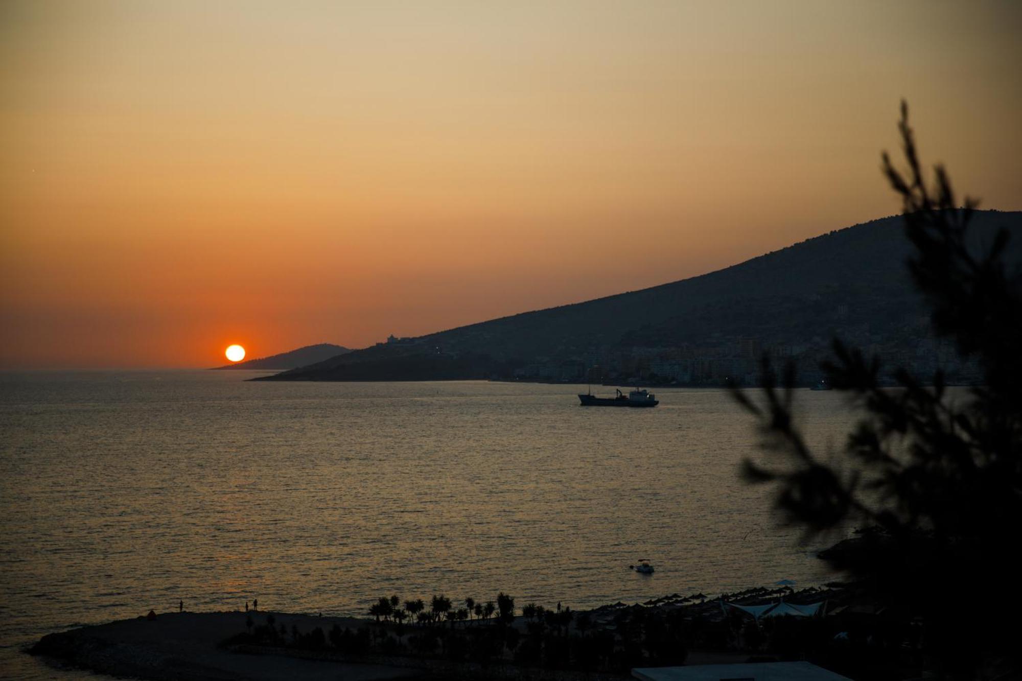Grand Blue Aparthotel Saranda Dış mekan fotoğraf